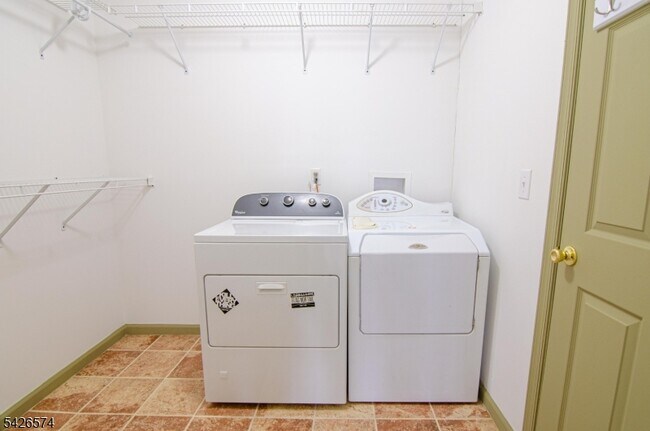 Building Photo - 3027 King Ct