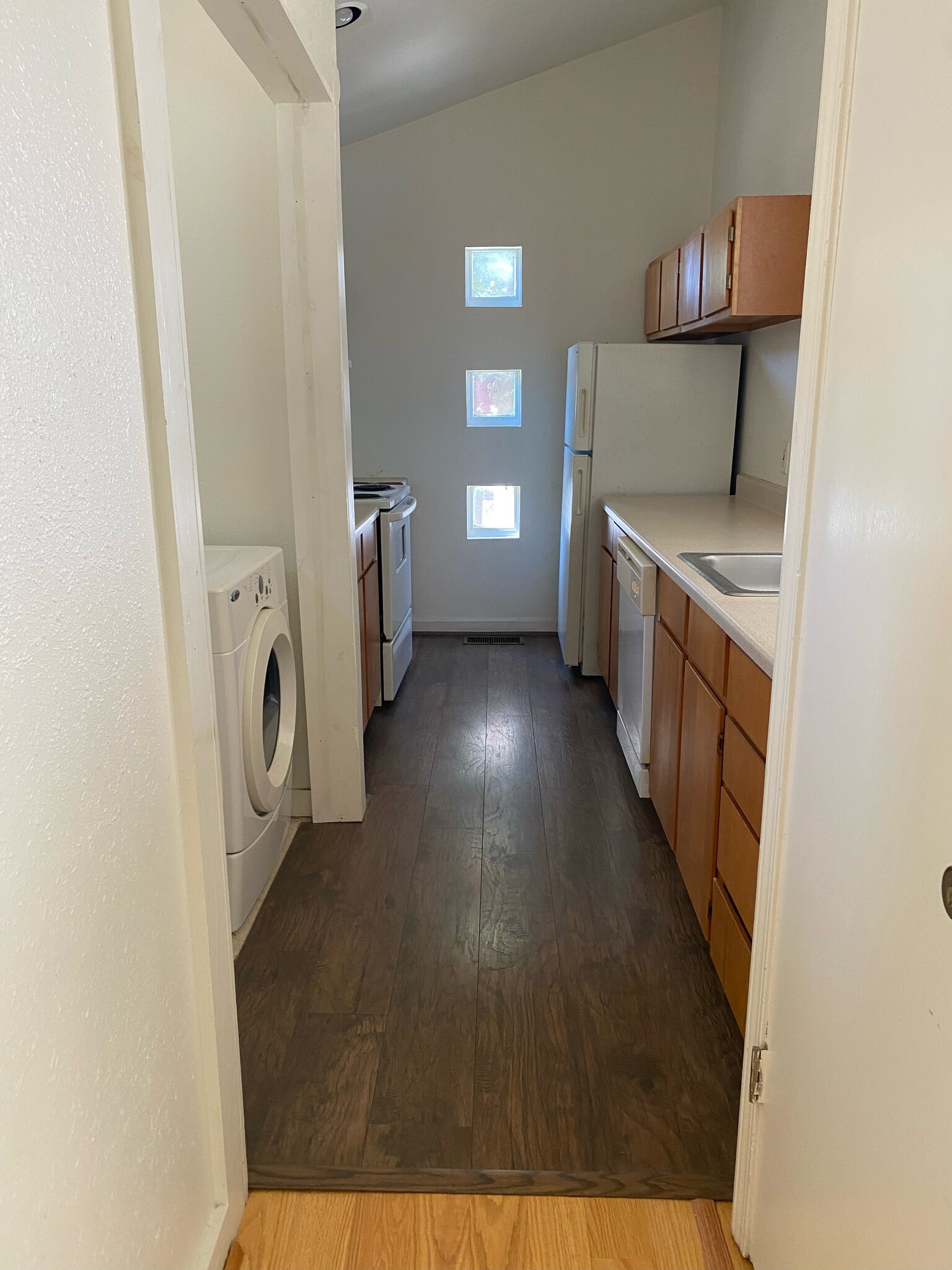 Kitchen - 1535 Nicholson Dr.