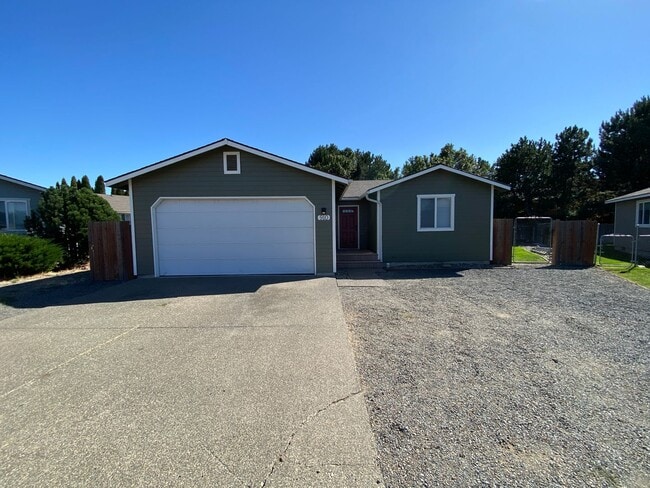 Building Photo - Newly Remodeled! Close to CWU 4 Rooms !!