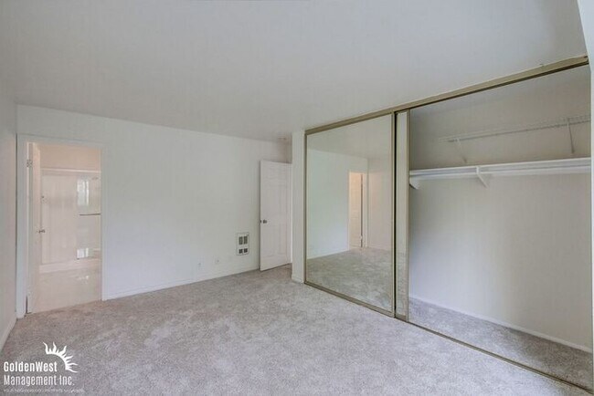 Building Photo - Charming 2Bdm 2Ba Condo in La Jolla