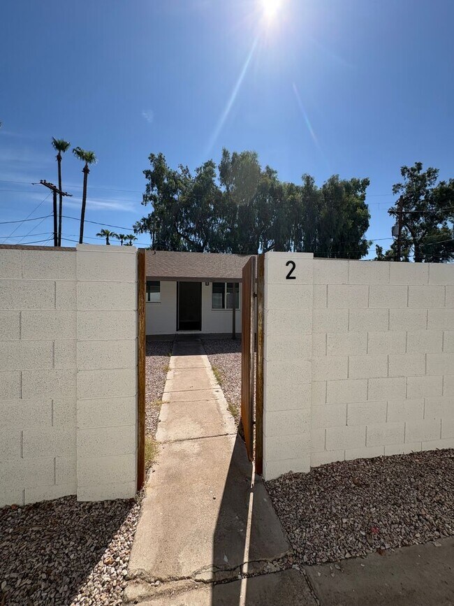 Building Photo - 817 S Melody Ln
