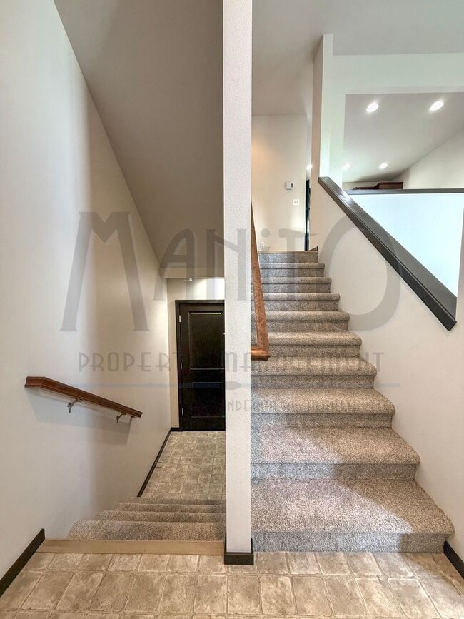 Building Photo - Kendall Yards Townhouse