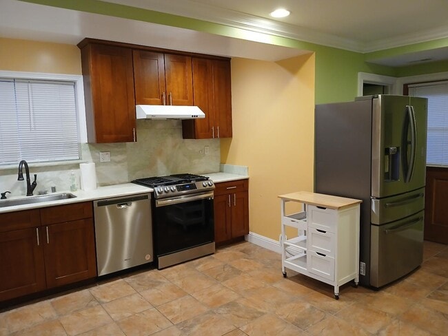 Building Photo - 421 Columbus St