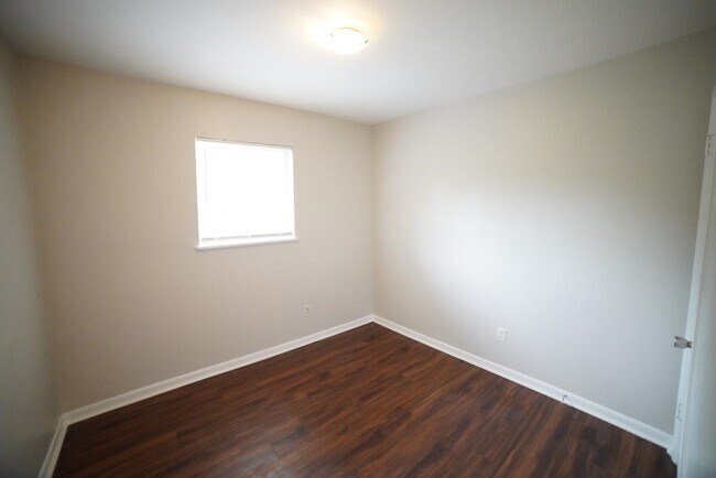 Building Photo - 1329 Blossom Cir