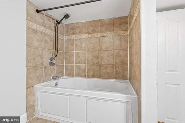 Building Photo - 3312 Parklawn Ave