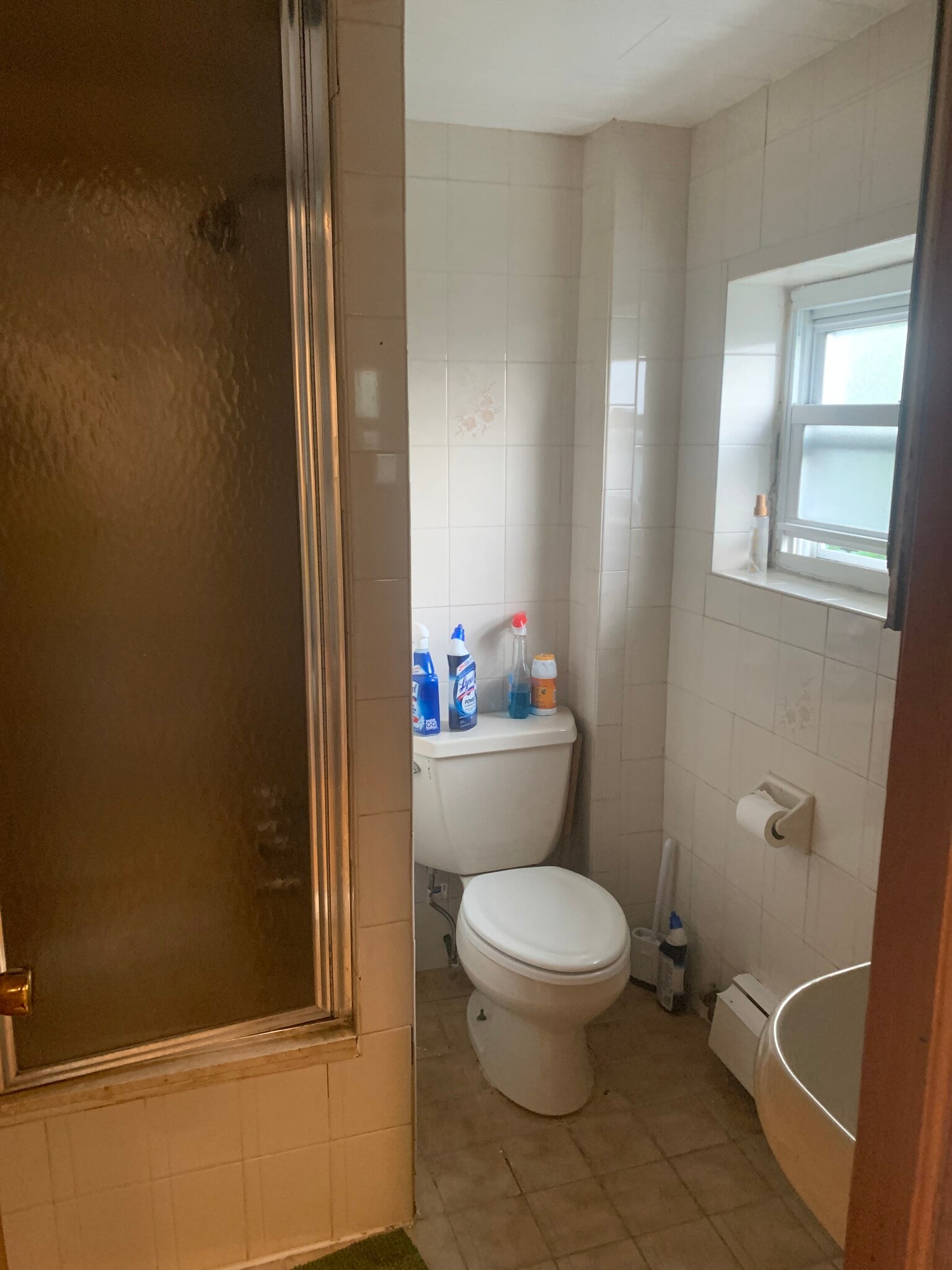 Bathroom toward back - 75 Saint James Pl