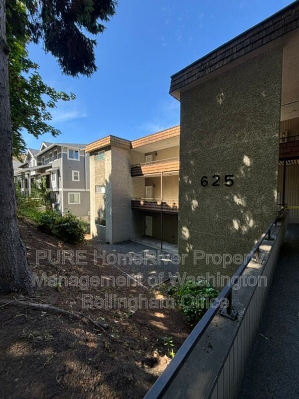 Building Photo - 625 N Garden St