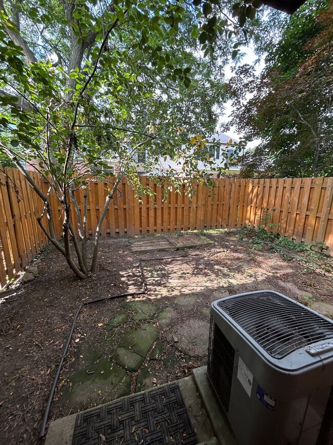 Building Photo - $2,100 Chapel Hill Condo for Rent
