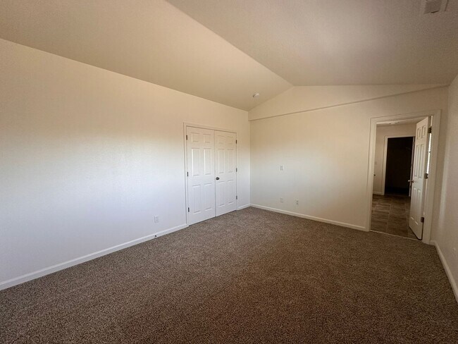Building Photo - West Eugene 4 Bedroom Treasure