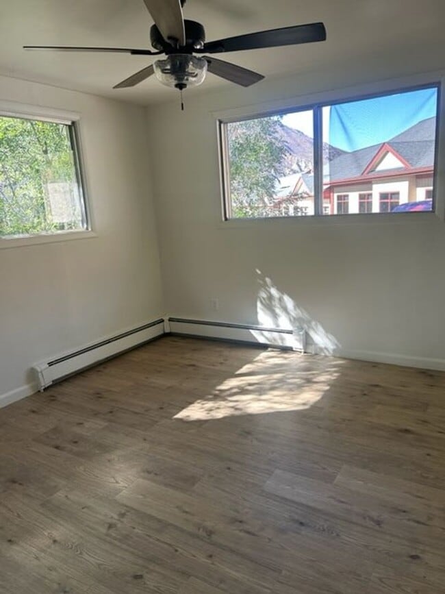 Building Photo - Private House in Glenwood Springs
