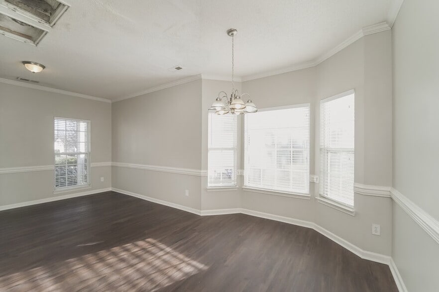 Building Photo - 2700 Hampton View Ct