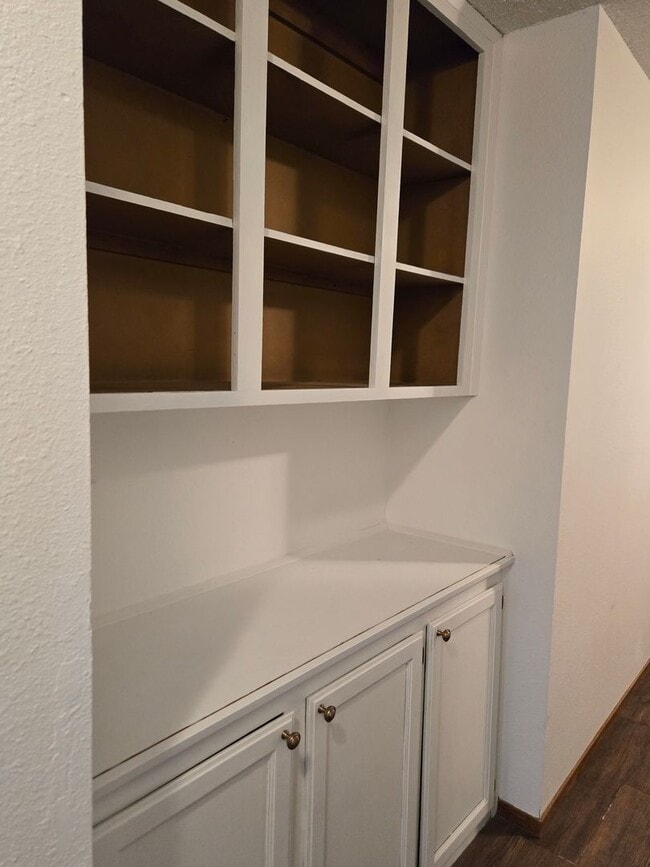 Building Photo - Three bedroom