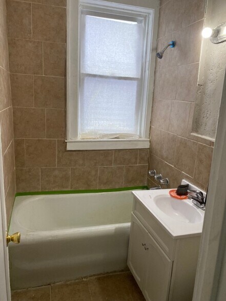 Building Photo - 15395 Linwood St