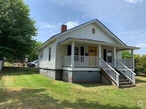 Building Photo - Must see this Adorable 2 bedroom 1 bath ho...