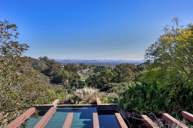 Building Photo - 6717 La Jolla Scenic S Dr