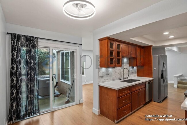 Building Photo - 567 Blue Jay Dr