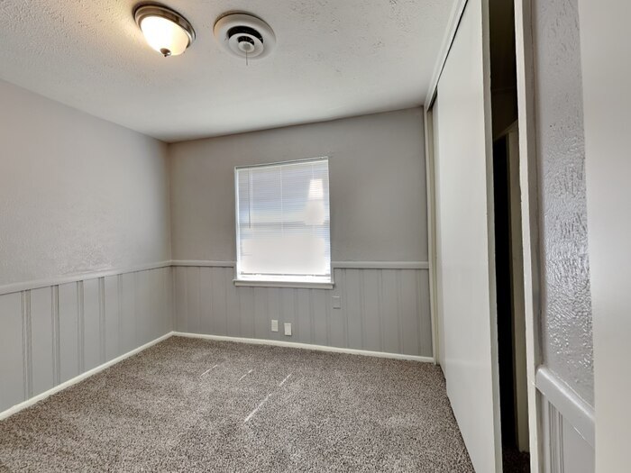 Building Photo - 2126 Ridgeway St
