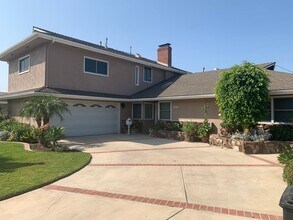 Building Photo - Gorgeous Two Story /Five Bedrooms in Burbank With Fantastic Views!!!