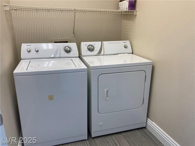 Building Photo - 3120 Whispering Canyon Ct