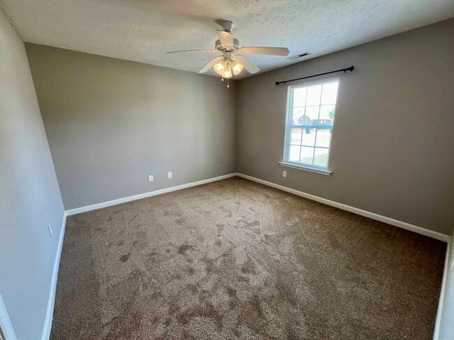 Building Photo - 3 Bed 2 Bath Brick Ranch *Fenced Backyard* in Christiana