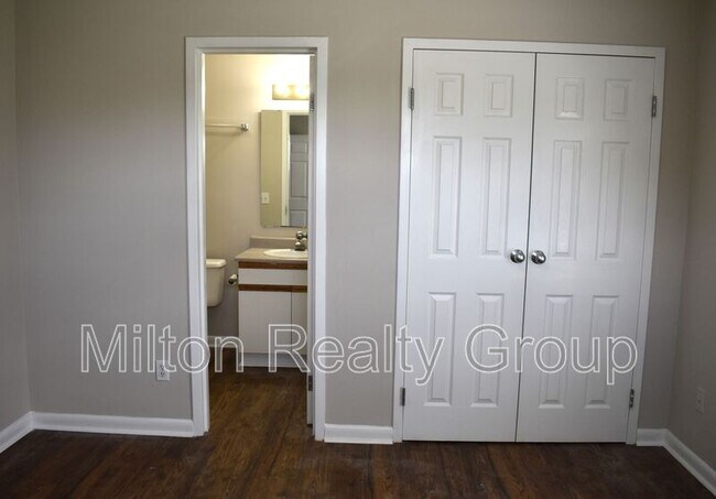 Building Photo - 44 Fantasy Ln