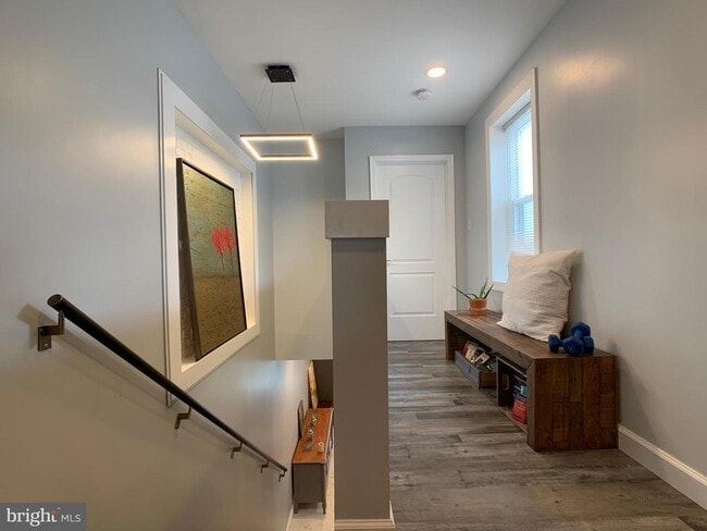 Building Photo - 513 S Regester St