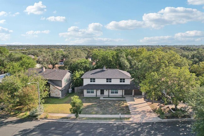 Building Photo - 2011 Malvern Hill Dr