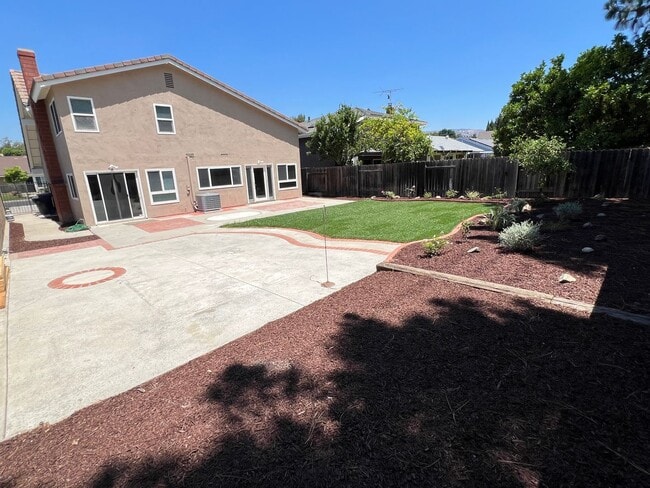 Building Photo - Beautiful 3 Bed 2.5 Bath Anaheim Hills Home