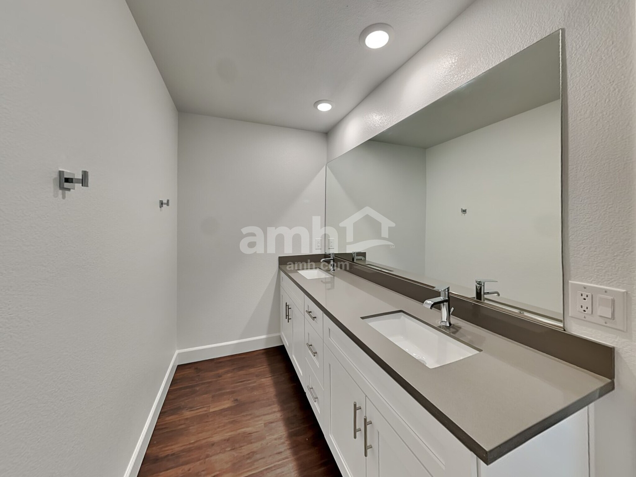 Building Photo - 134 Charmante Tulip Lane