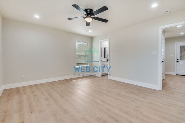 Building Photo - 2546 Kathleen Ave