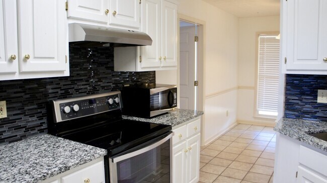 Building Photo - 3304 Chariot Ct