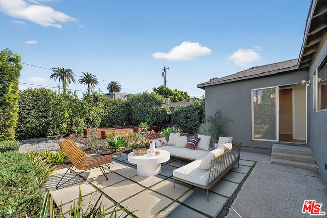 Building Photo - 2436 Walnut Ave