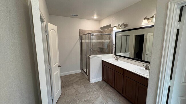 Building Photo - 610 Alderwood Ct