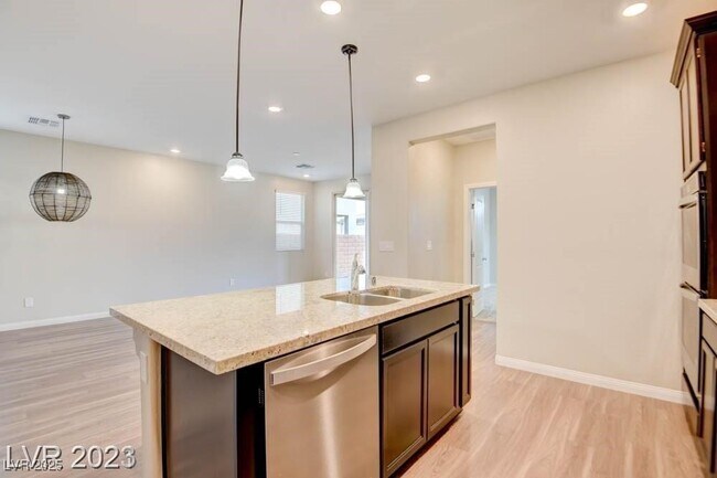 Building Photo - 4148 Elegant Chateau St