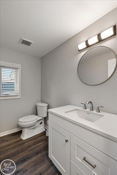 Building Photo - 1765 E Predmore Rd