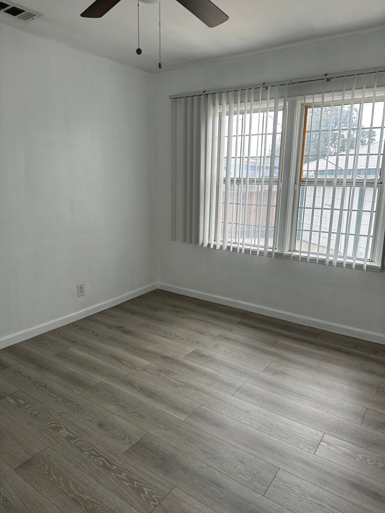 Building Photo - 10418 El Rancho Dr