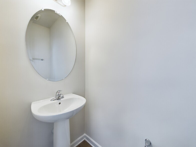 Building Photo - 25 Chester Ct