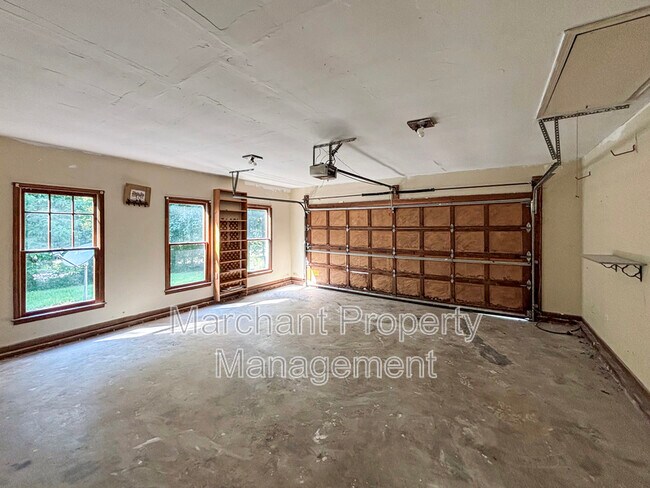 Building Photo - 44 Regent Dr