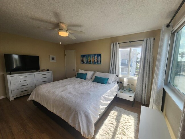 Building Photo - 900 Harbour House Dr