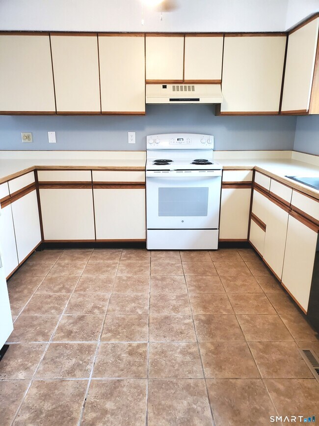 Building Photo - 137 Knowles Ave