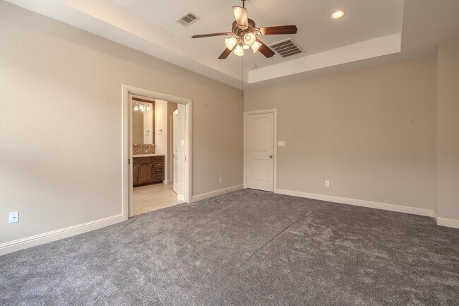 Building Photo - 5213 Eigel St