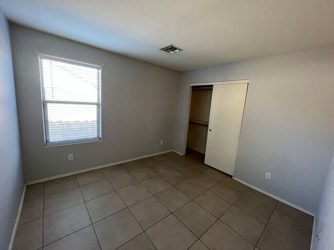 Building Photo - COMING SOON! Gorgeous 3 Bed 2 Bath in Buck...