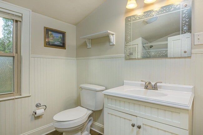Building Photo - Charming Three-Bedroom Home East of Asheville