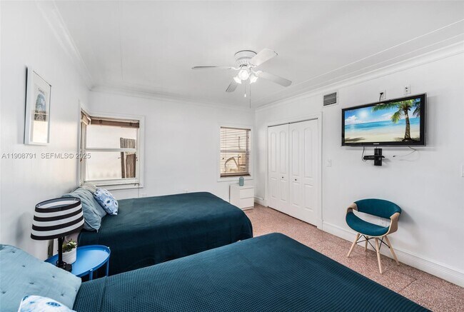 Building Photo - 1051 NE 89th St