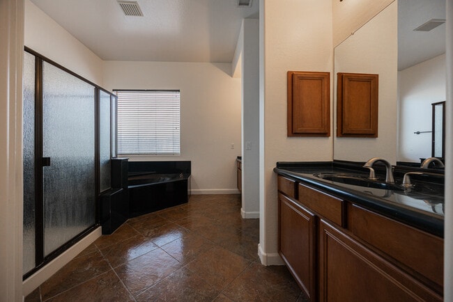 Building Photo - 12746 W Colter St