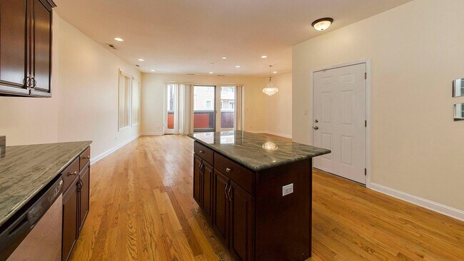 Building Photo - 1449 W Fullerton Ave