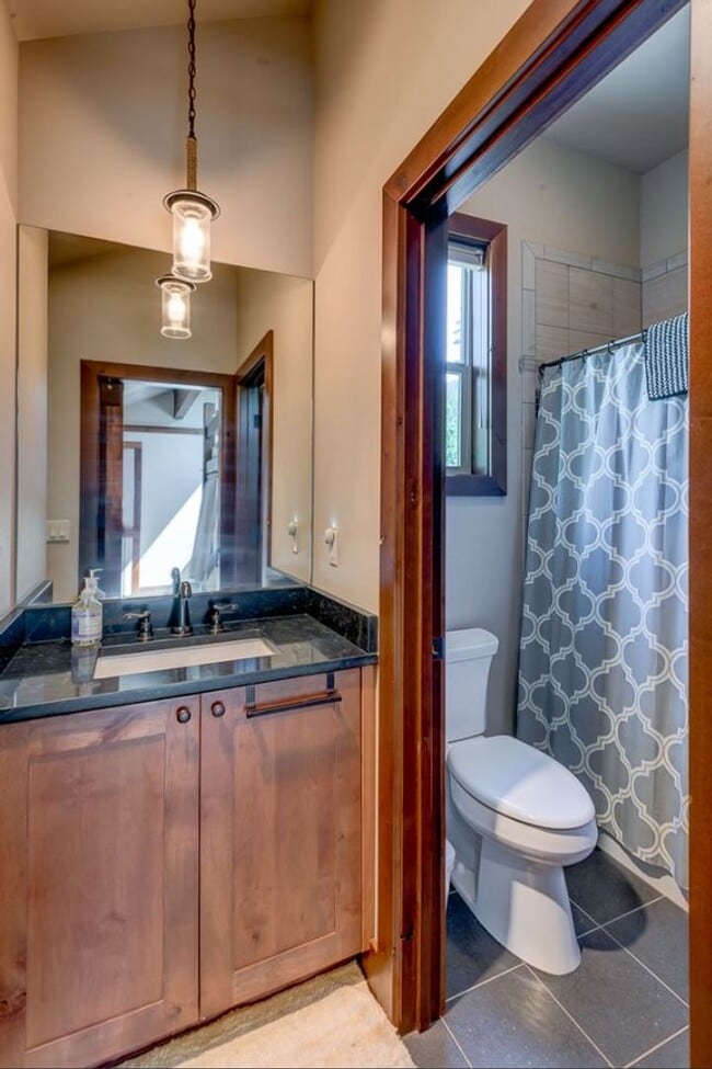 Building Photo - Gorgeous Furnished Home with Mountain Views!