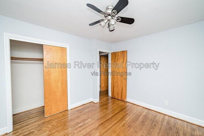 Building Photo - 633 Sandusky Dr