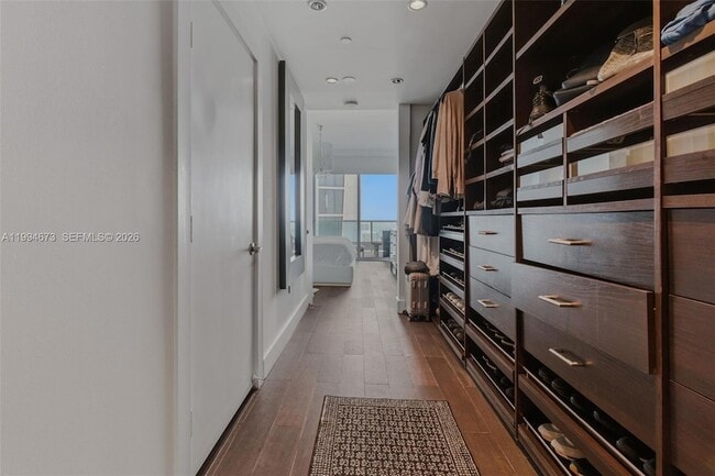 Building Photo - 900 Biscayne Blvd