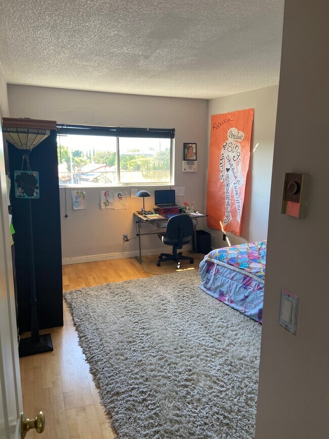 Second bedroom - 6601 Springpark Ave